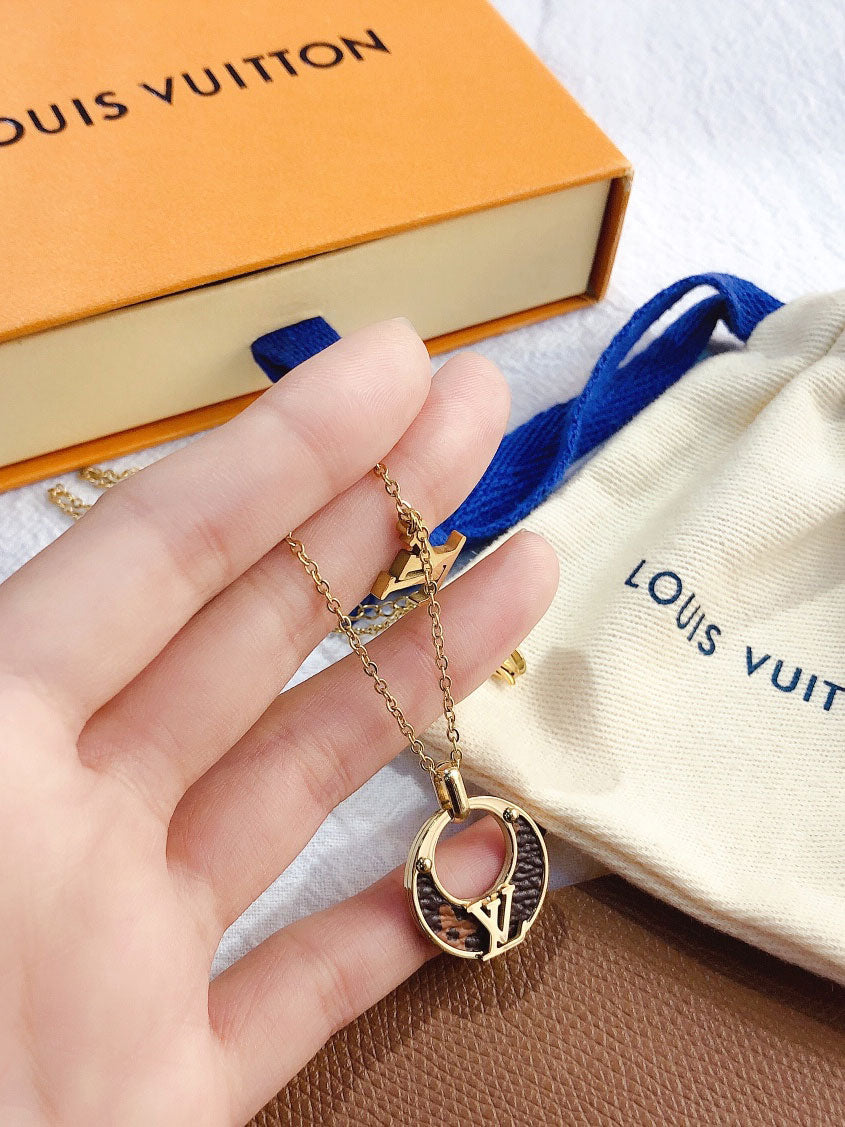 سلسال لويس فيتون مدور براون ليذر سلسال louis vuitton