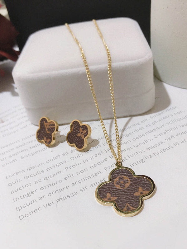 طقم لويس فيتون لوقو بني اطقم louis vuitton ذهبي