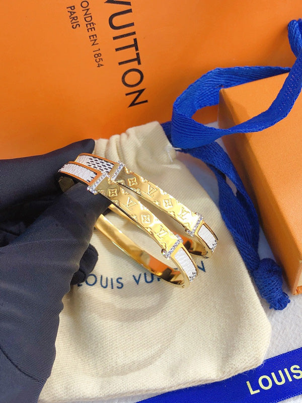 اسوارة لويس فيتون وايت لذر لوقو اسواره louis vuitton