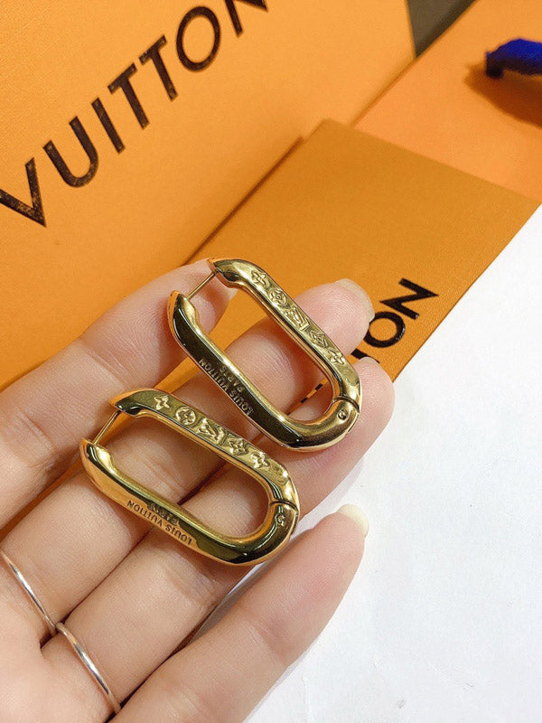 حلق لويس فيتون مستطيل ذهبي لوقو حلق louis vuitton