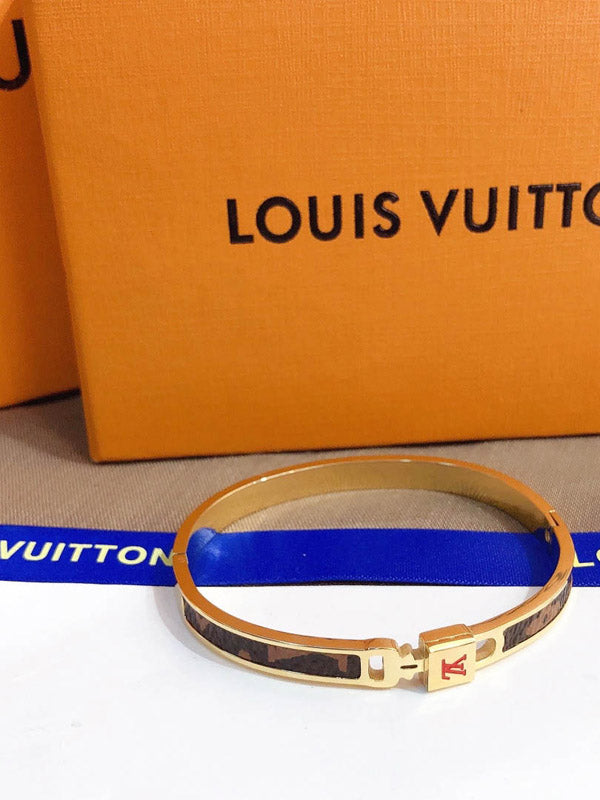اسوارة لويس فيتون بشعار احمر اسواره louis vuitton