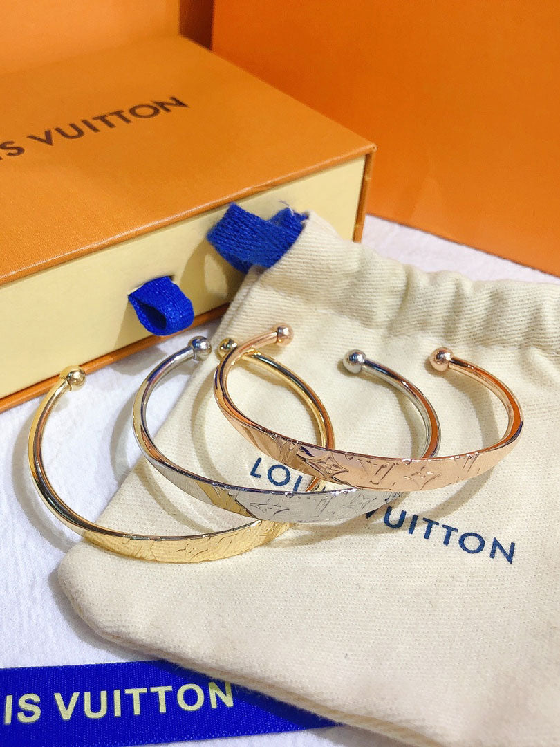 اساور لويس فيتون بانقل اوبن سايز اسواره louis vuitton فضي