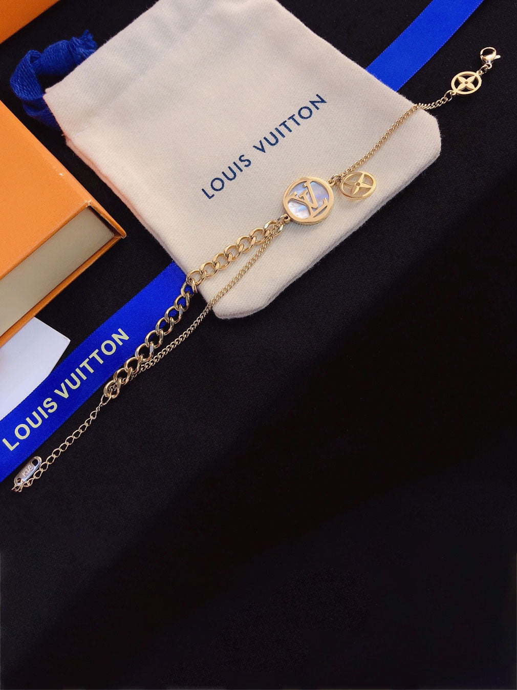 اساور لويس فيتون قولد اند وايت شيل اسواره louis vuitton