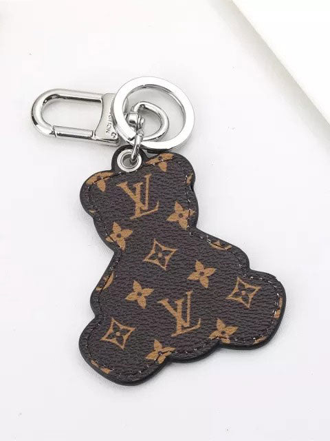 ميدالية لويس فيتون ليذر ميدالية louis vuitton