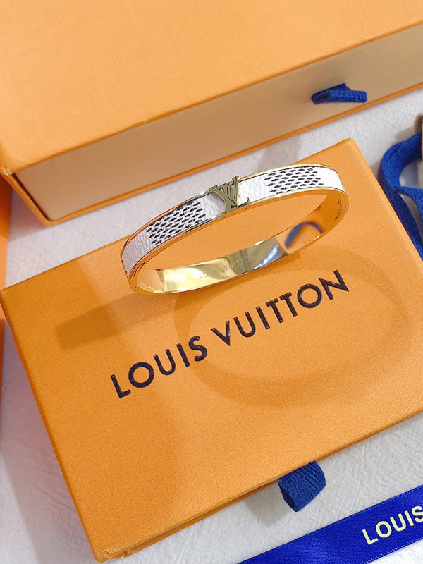 اسوارة لويس فيتون وايت لذر قولد لوقو اسواره louis vuitton