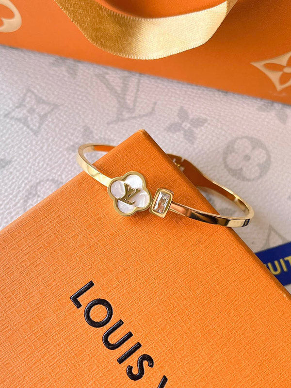 اسوارة لويس فيتون لوقو شيل ابيض اسواره louis vuitton