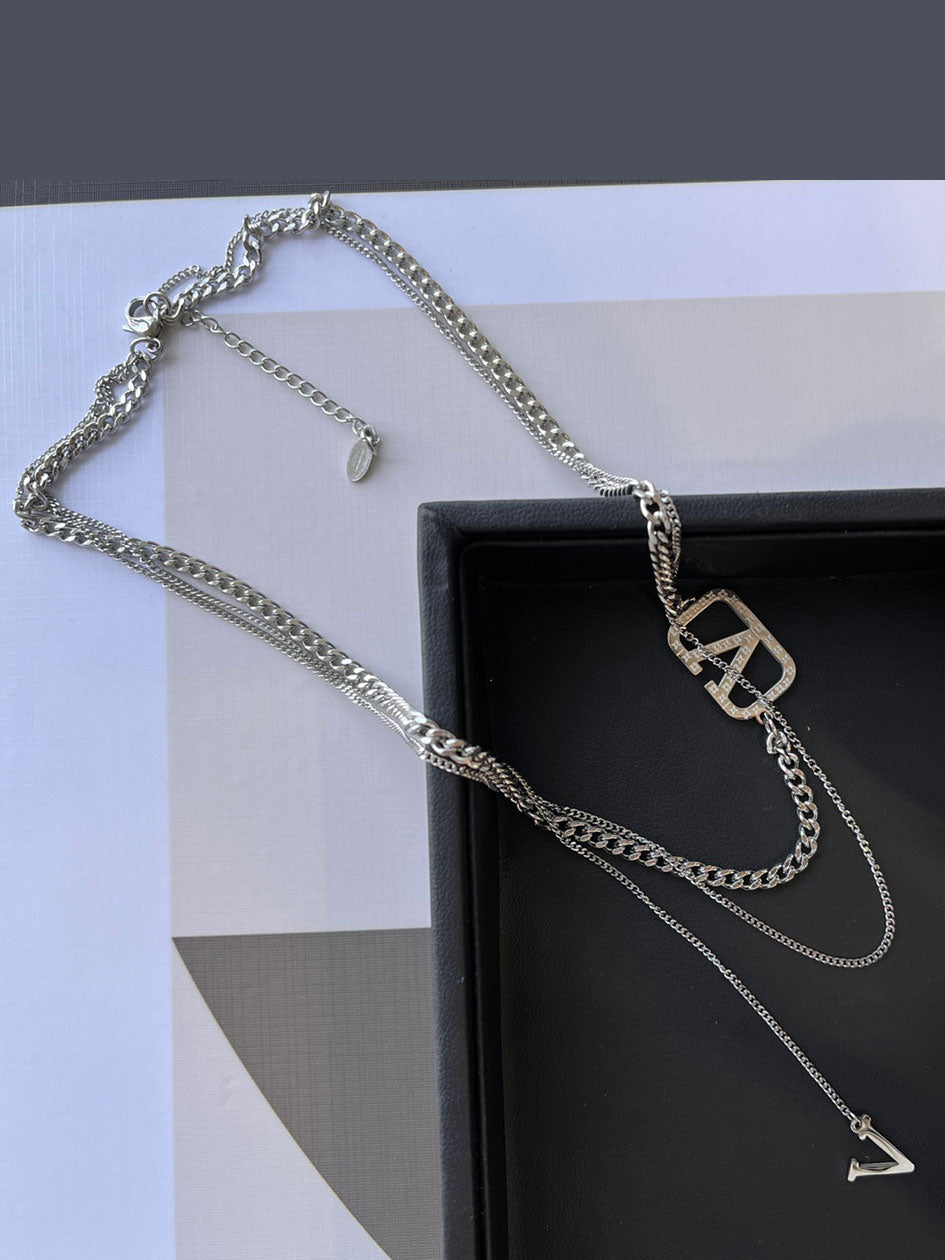 سلسال لويس فيتون فضي ادوار سلسال louis vuitton