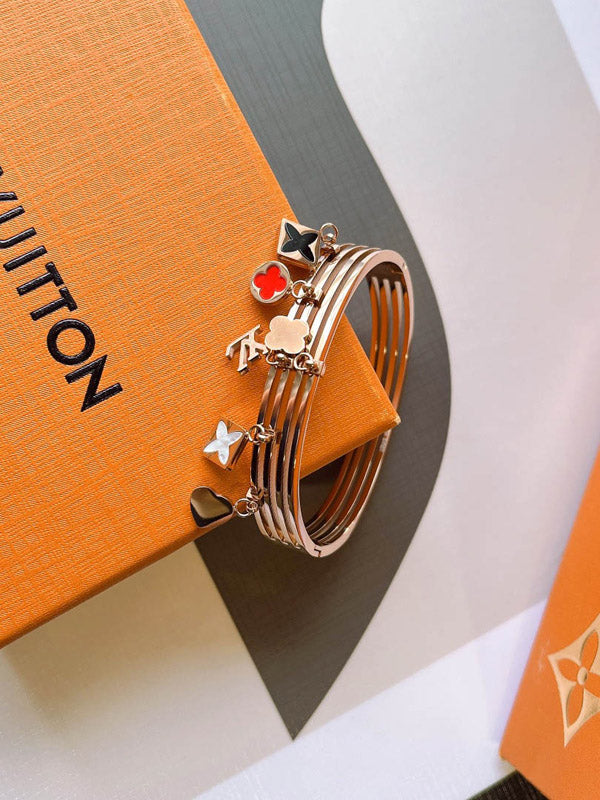 اسوارة لويس فيتون ملتي بندنت اسواره louis vuitton