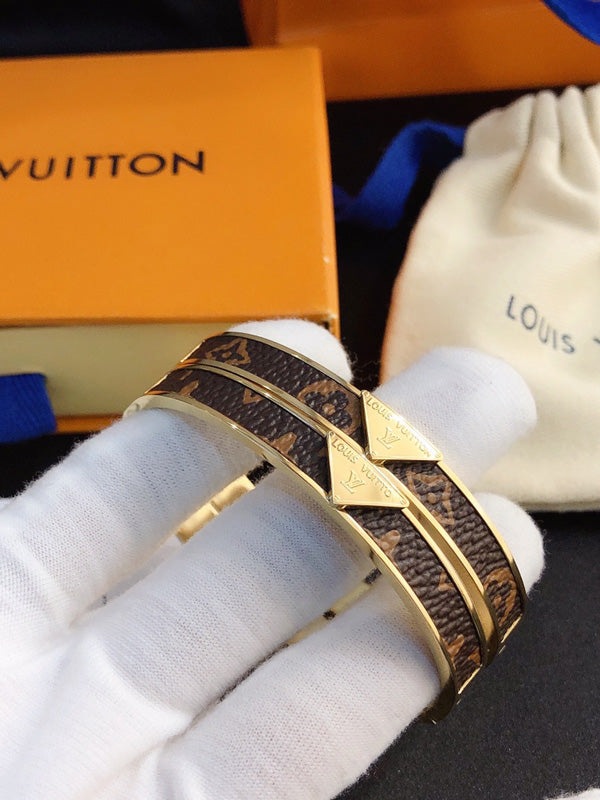 اسوارة لويس فيتون لاكشيري لوقو اسواره louis vuitton