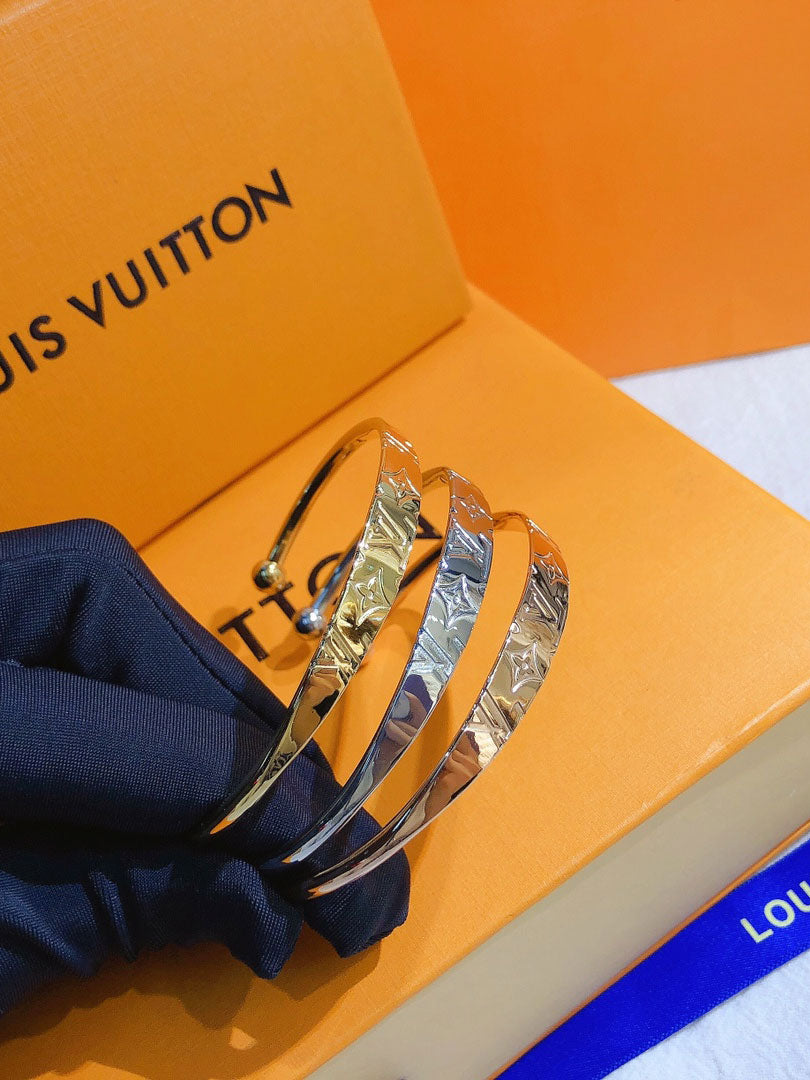 اساور لويس فيتون بانقل اوبن سايز اسواره louis vuitton ذهبي