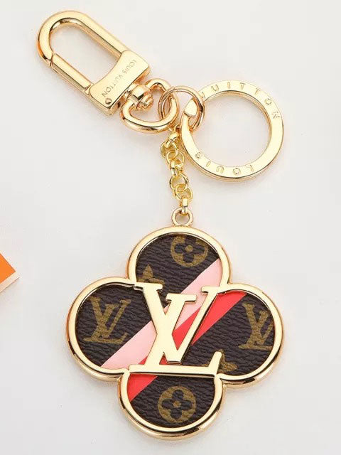 ميدالية لويس فيتون براون فلاور ميدالية louis vuitton ذهبي