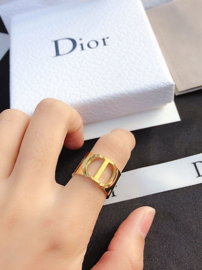 خاتم ديور ذهبي عريض لوقو خواتم dior