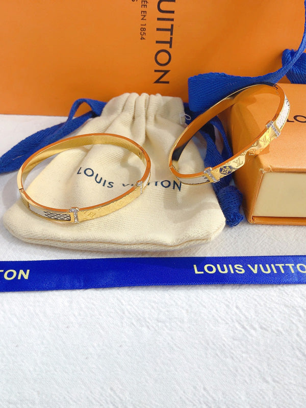 اسوارة لويس فيتون وايت لذر لوقو اسواره louis vuitton