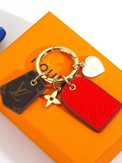 ميدالية لويس فيتون رد لذر ميدالية louis vuitton ملون