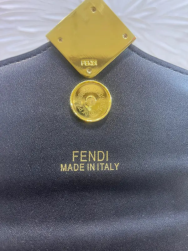شنطة فندي صغيره اسود ماستر نيو لوقو شنط وحقائب fendi bags