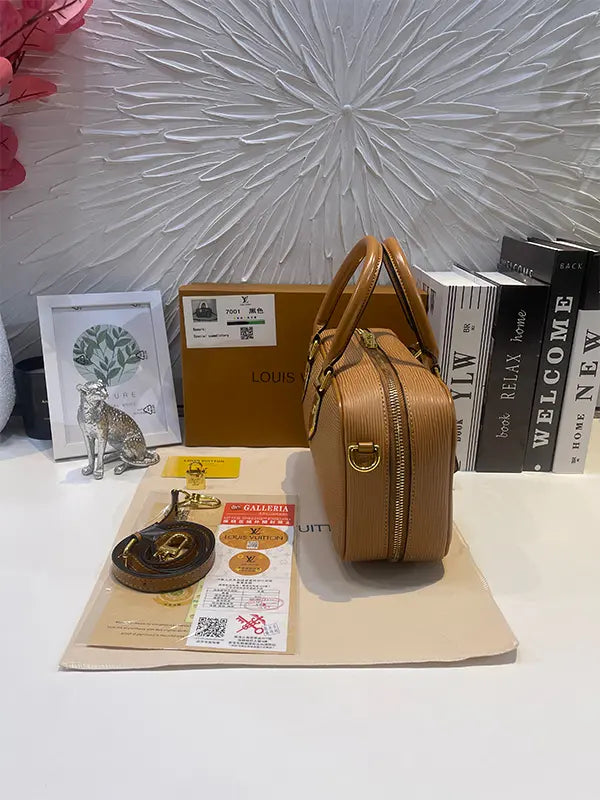 شنطة لويس فيتون ماستر نيو شايب شنط وحقائب louis vuitton bags