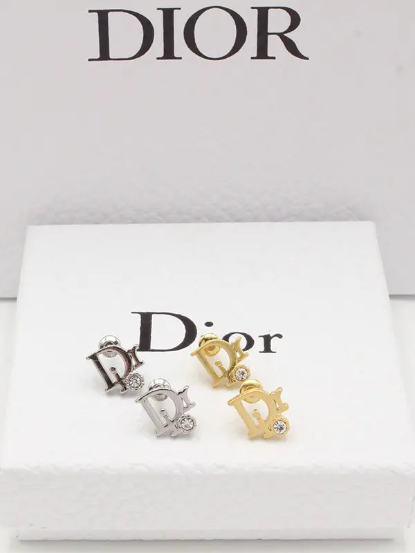 حلق ديور صغير لوقو حلق dior