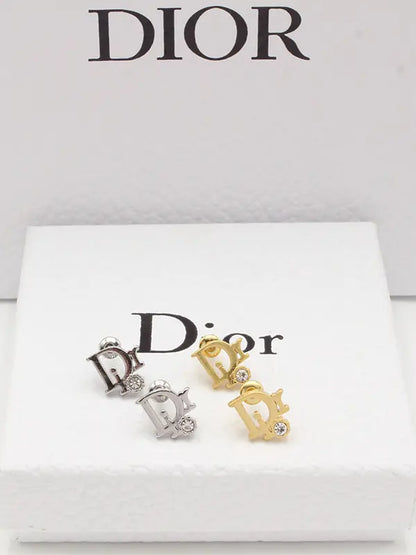 حلق ديور صغير لوقو حلق dior