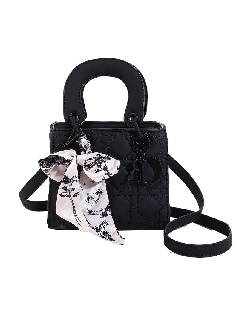 شنطه مستوحى من ديور شنط وحقائب dior
