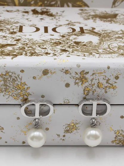 حلق ديور لوقو قولد سنقل بيرل حلق dior