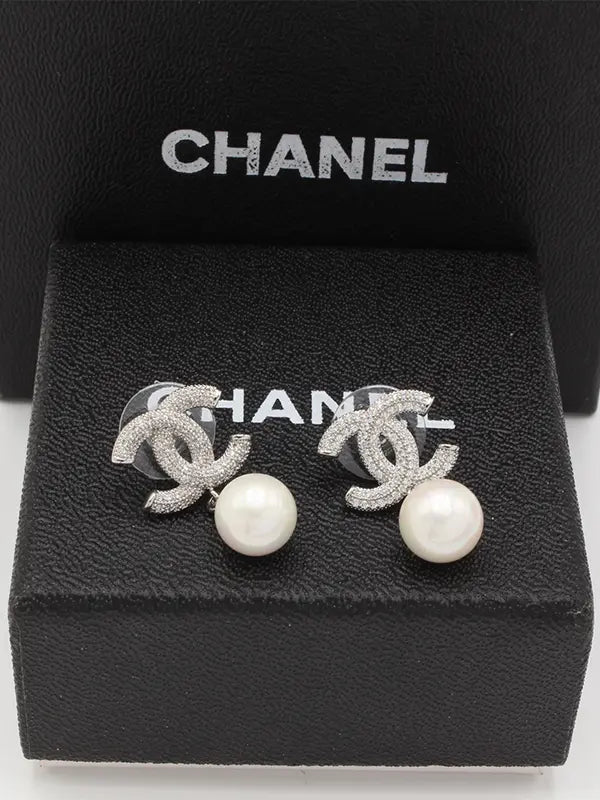حلق شانيل لولو وسط ماستر 775 حلق chanel فضي
