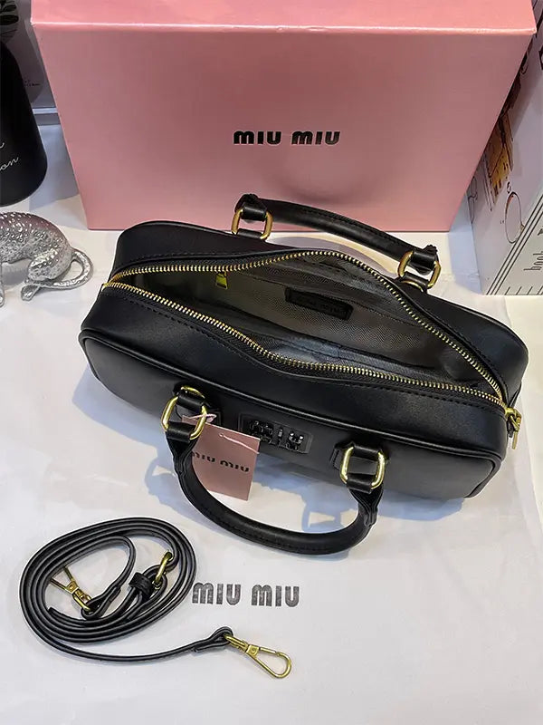شنطة ميو ميو فلات شنط وحقائب miumiu bags