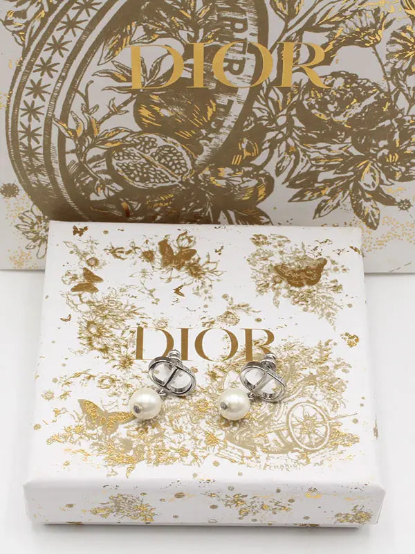 حلق ديور لوقو قولد سنقل بيرل حلق dior