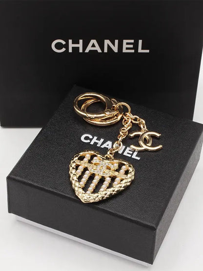 ميدالية شانيل 232 ميدالية chanel