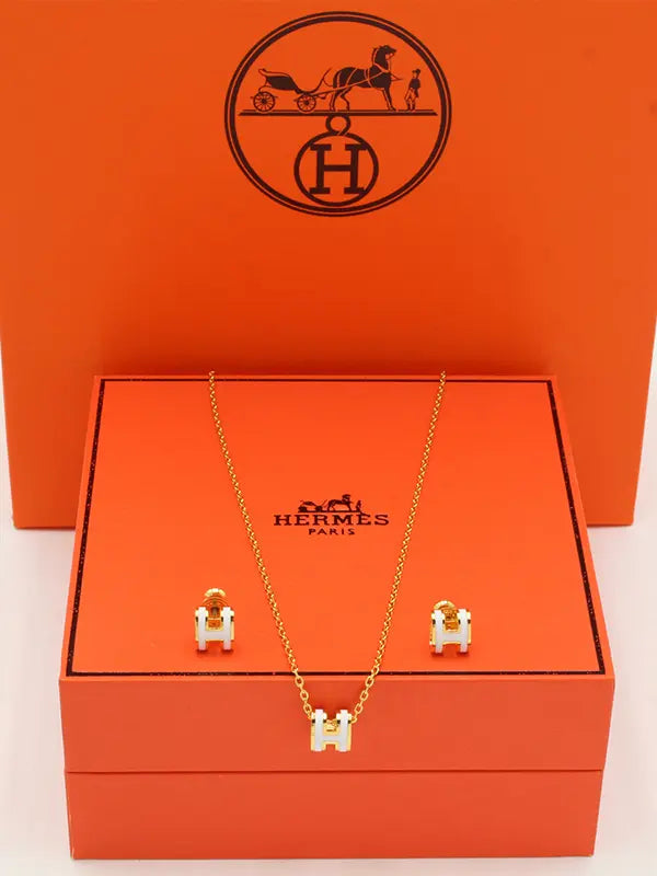 طقم هيرمز ملون ناعم ماستر لوقو اطقم HERMES ابيض ذهبي