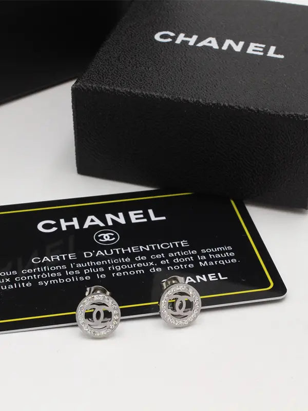 حلق شانيل كريستال صغير 527 حلق chanel فضي