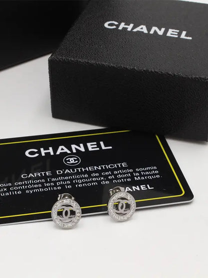 حلق شانيل كريستال صغير 527 حلق chanel فضي