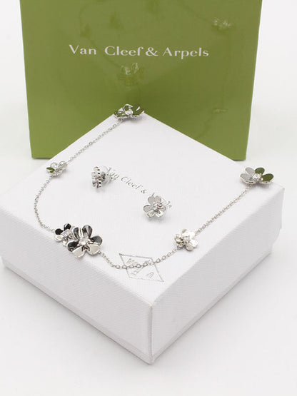 طقم فان كليف تشوكر وردات ريقيلور اطقم van cleef