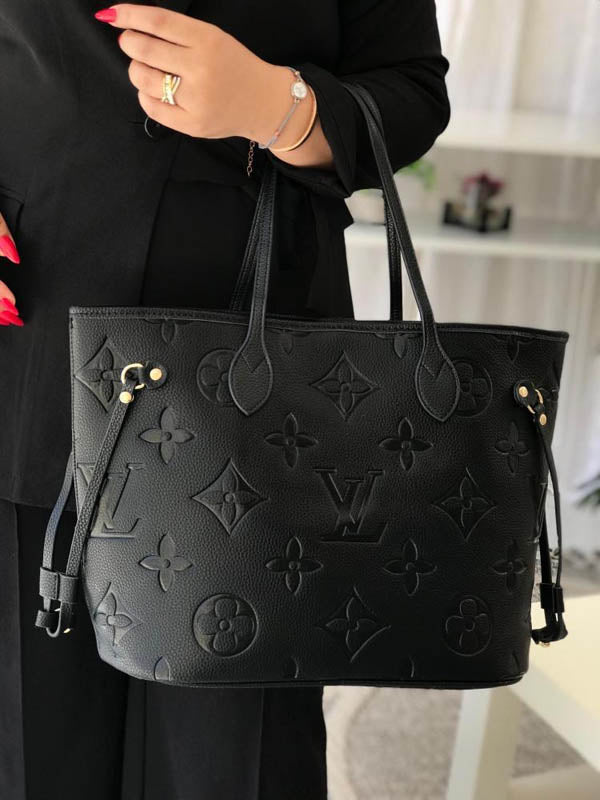 شنطة لويس فيتون اسود بيق فلاورز ماستر كبيرة شنط وحقائب louis vuitton bags اسود
