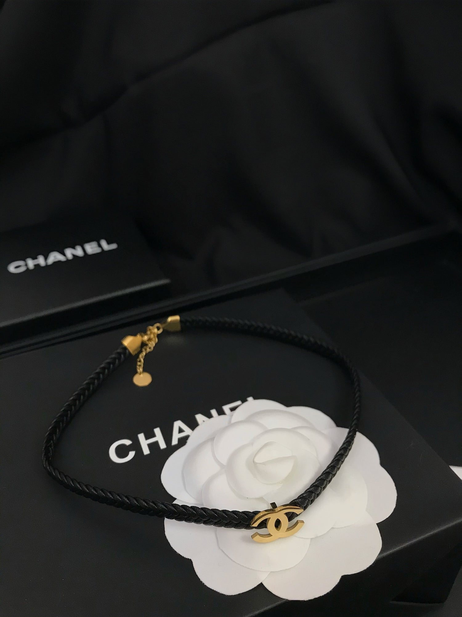 سلسال شانيل تشوكر اسود سلسال chanel