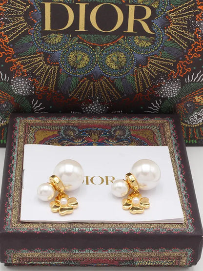 حلق ديور فلاور وذ بيرل لوقو حلق dior