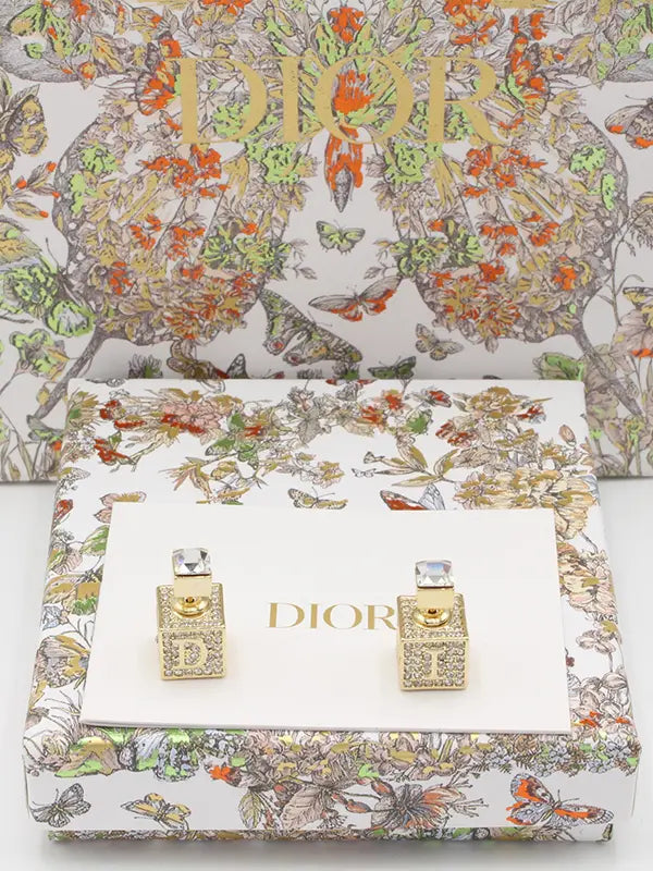 حلق ديور مكعب كريستال لوقو حلق dior