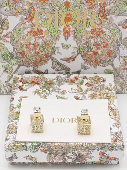 حلق ديور مكعب كريستال لوقو حلق dior