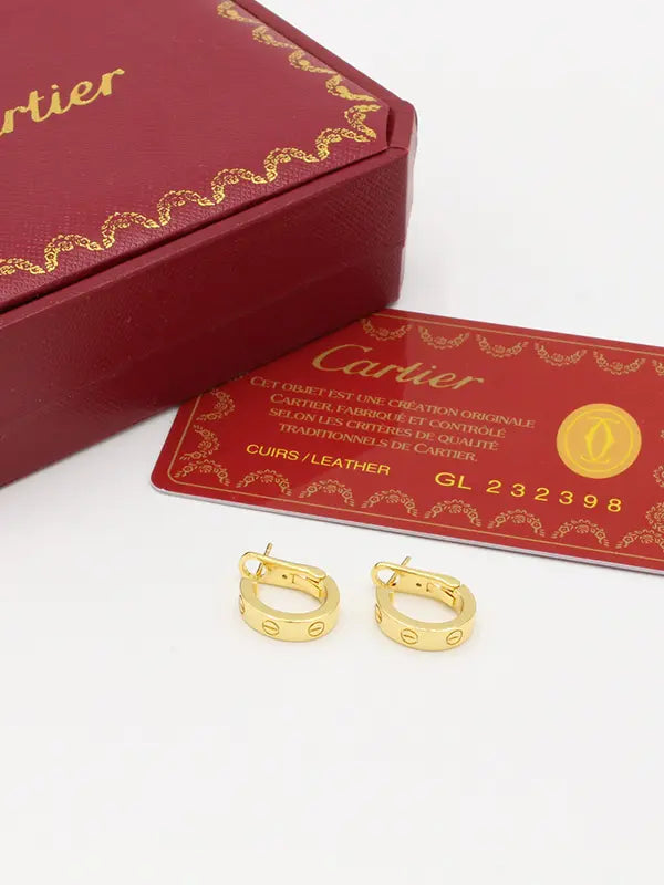 حلق كارتير ميتال لوقو ماستر صغير حلق CARTIER ذهبي
