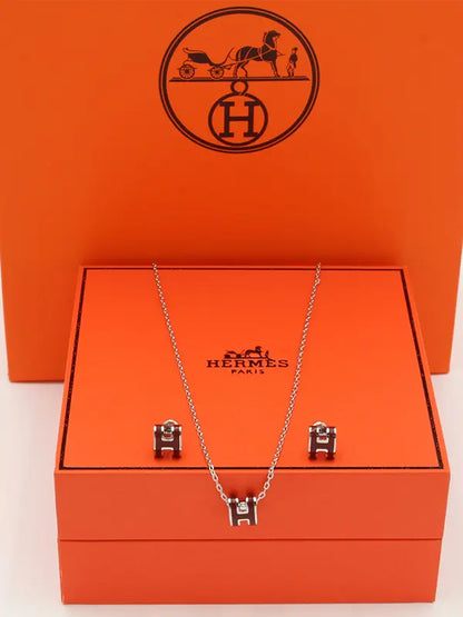 طقم هيرمز ملون ناعم ماستر لوقو اطقم HERMES عنابي فضي