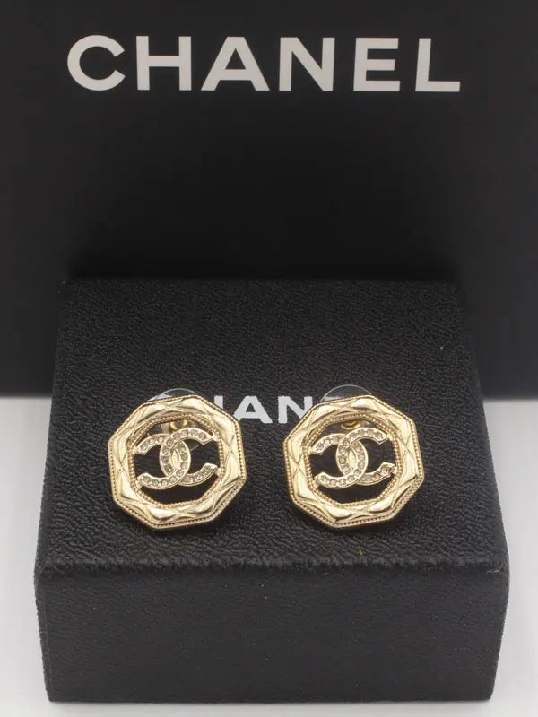 حلق شانيل انتيك الجديد 641 حلق chanel ذهبي
