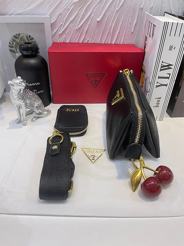 شنطة صغيره Guess شنط وحقائب Guess bags