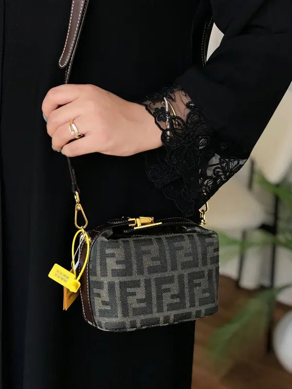 شنطة فندي مايكرو ميني الهبه الماستر