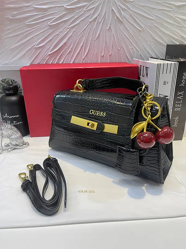 شنطة Guess شنط وحقائب Guess bags