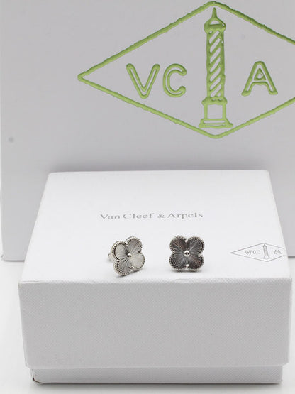 حلق فان كليف وسط لوقو