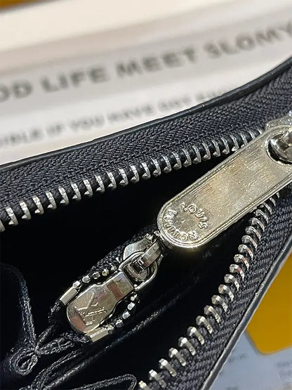 بوك لويس فيتون 323 محافظ louis vuitton bags