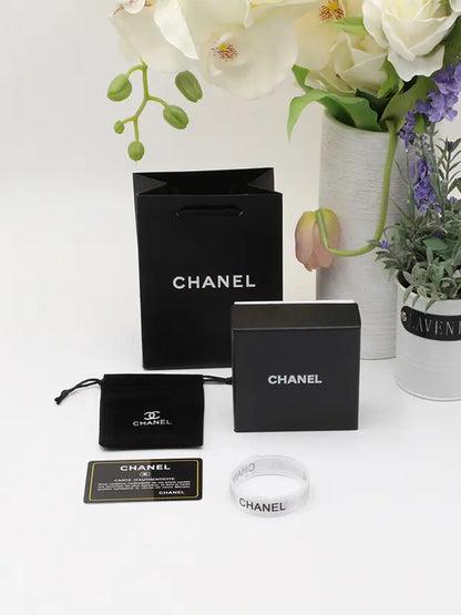 ملحقات اكسسوارت شانيل وايت اند بلاك هدايا chanel