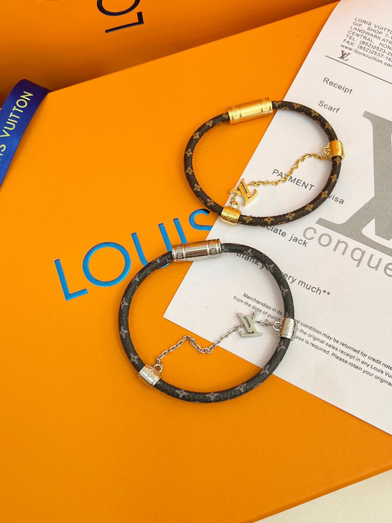 اساور لويس فيتون ليذر نيو لوك اسواره louis vuitton