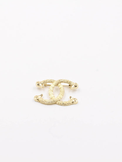 Brooch Chanel - بروش شانيل ذهبي منقوش بروش chanel