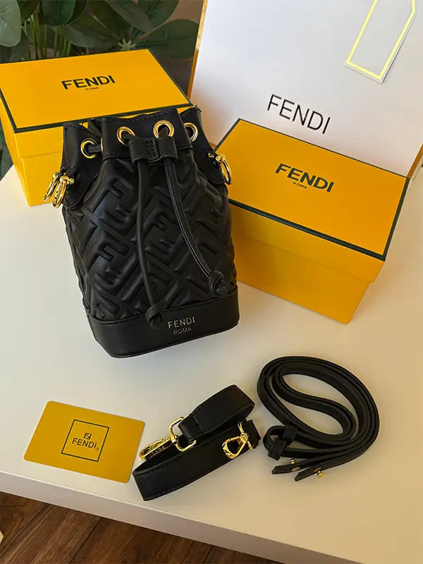 شنطة فندي اسود ماستر شنط وحقائب fendi bags اسود