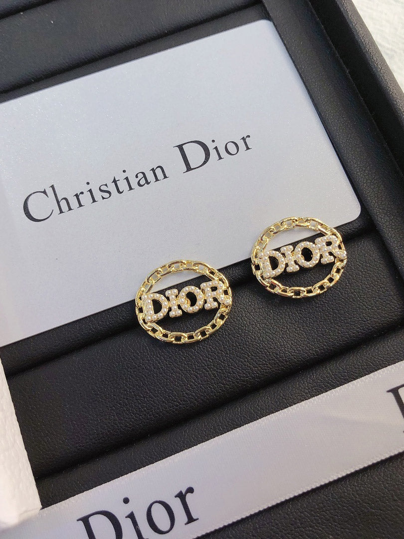 حلق ديور بيضاوي حلق dior